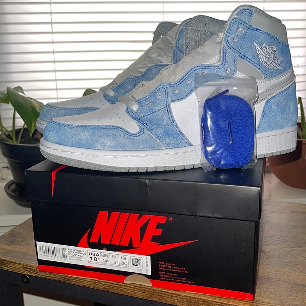 Hyper Royal Jordan 1’s